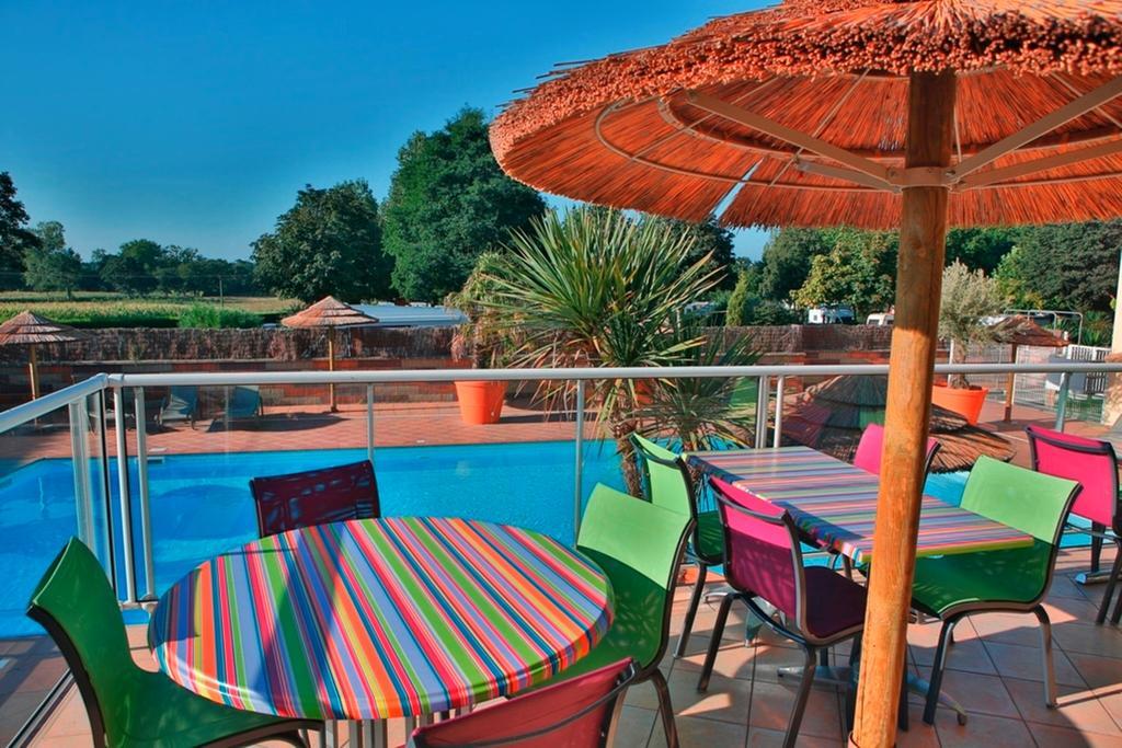 Camping Saint Michel Courtils Exterior foto